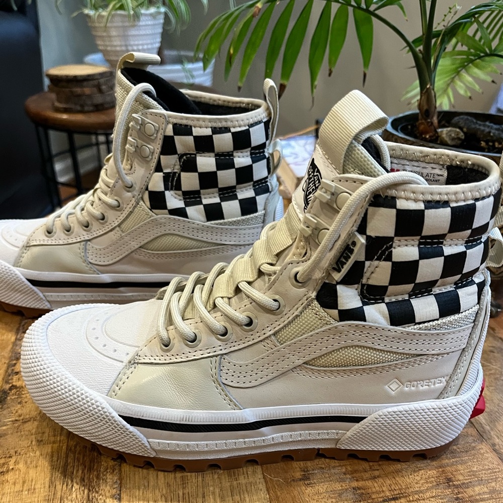 Vans Sk8-Hi Gore-Tex MTE-3 Womens Size 6.5 Shoes White Black Checkered Hiking
